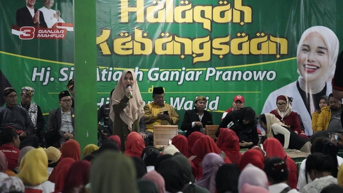 Istri capres nomor urut 3, Ganjar Pranowo, Siti Atikoh Suprianti