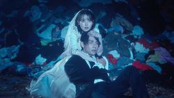 Momen IU dan V BTS Bikin Baper di MV Love Wins All Momen IU dan V BTS Bikin Baper di MV Love Wins All