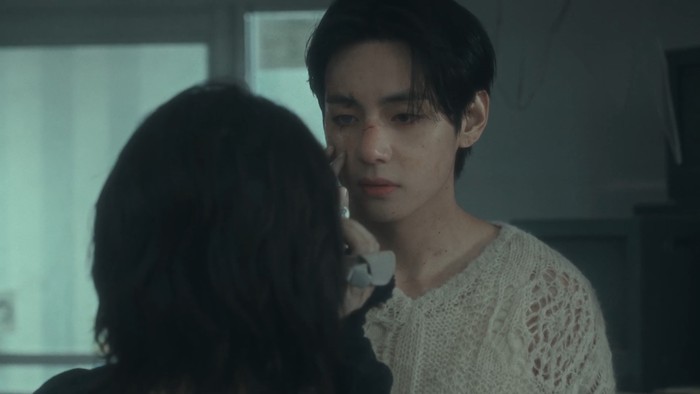 MV IU Love Wins All, diperankan IU dan V BTS.
