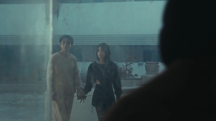 MV IU Love Wins All, diperankan IU dan V BTS.