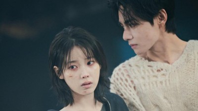 7 Foto IU dan V BTS Jadi Couple Tragis di Video Klip Love Wins All