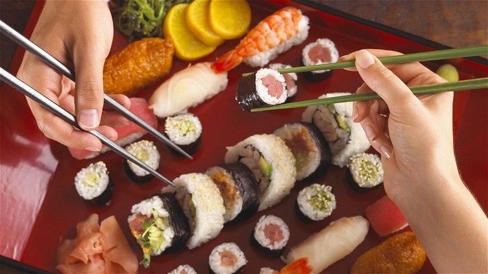 Jangan Lakukan 5 Hal Ini Saat Makan di Restoran Sushi
