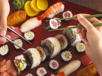 Jangan Lakukan 5 Hal Ini Saat Makan di Restoran Sushi