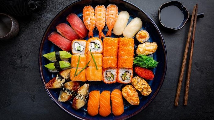 Jangan Lakukan 5 Hal Ini Saat Makan di Restoran Sushi