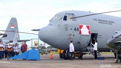 Jokowi Hadiri Penyerahan Pesawat Hercules dari Kemhan ke TNI