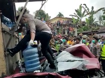 Truk Muatan Galon Tabrak Mobil-Motor di Simalungun, 6 Tewas-4 Luka