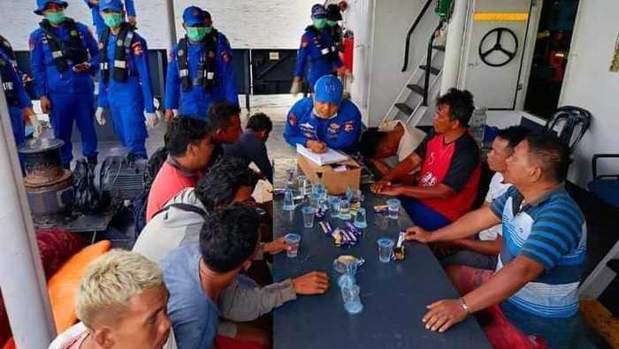 Korban selamat kapal tenggelam di Perairan Sitaro, Sulut.