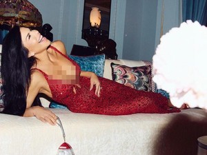 Gaya Seksi Lauren Sanchez di Ultah Jeff Bezos, Pakai Tas Roket Rp 78 Juta