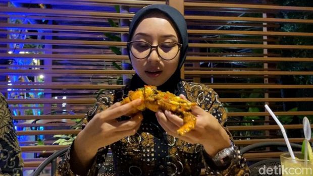Lezatnya lobster bumbu kecombrang di Kurnia Seafood Bandung