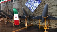 Iran meresmikan integrasi sejumlah besar drone tempur, pengintaian, penghancur, dan radar ke dalam pasukannya dalam upacara yang dihadiri oleh Panglima Angkatan Darat Iran Abdol-Rahim Mousavi dan Menteri Pertahanan Mohammad-Reza Ashtiani, Selasa (23/1/2024).
