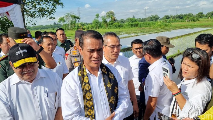 Menteri Pertanian (Mentan) Andi Amran Sulaiman saat memberikan keterangan di Trimulyo, Jetis, Bantul, Rabu (24/1/2024).