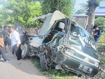 Ambulans Tabrak Pikap di Kupang, 2 Penumpang Patah Tulang-Kepala Bocor