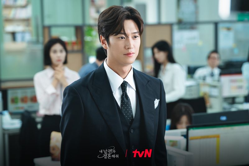 Na In Woo di Drama Korea Marry My Husband