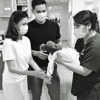 Setelah 3 hari dirawat di rumah sakit, baby Bella sudah diperbolehkan pulang. Bayi tersebut diserahkan oleh Nana ke dinsos. Meski mengaku banyak yang meminta agar Nana dan Andrew mengadopsi bayi tersebut, namun Nana menjelaskan jika ada beberapa alasan yang membuat dirinya dan Andrew memutuskan untuk tidak mengadopsi baby Bella, salah satunya karena sedang fokus mengurus anak-anaknya yang akan kuliah dan mulai beranjak remaja. Meski berat untuk melepas baby Bella namun menurut Nana bayi tersebut berhak mendapat orangtua yang bisa 100% menaruh fokus untuknya.  Foto: Instagram/@nanamirdad_