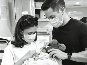 5 Momen Haru Perpisahan Nana Mirdad & Bayi yang Ditemukan di Semak-semak