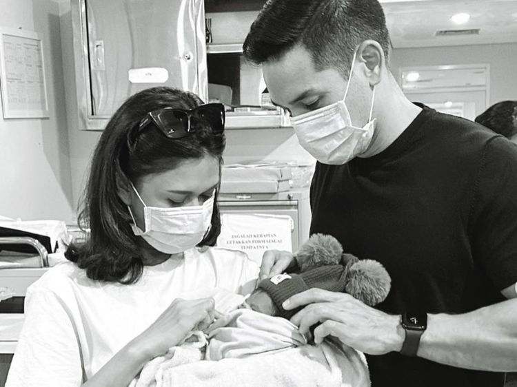 5 Momen Haru Perpisahan Nana Mirdad & Bayi yang Ditemukan di Semak-semak