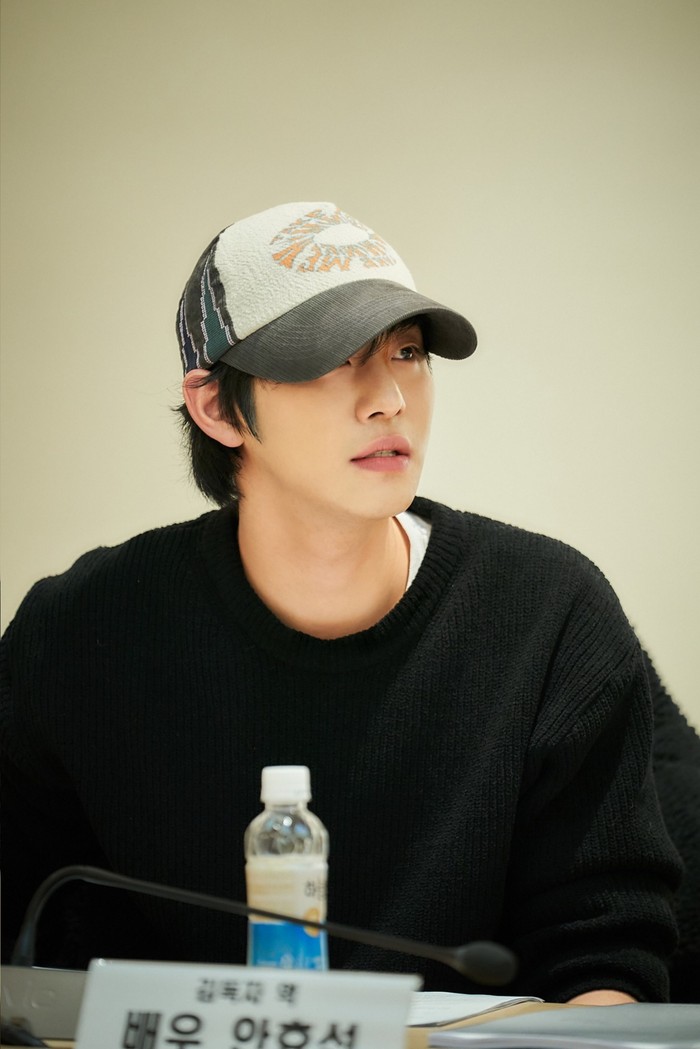 Ahn Hyo Seop saat pembacaan naskah pertama film Omniscient Reader’s Viewpoint.