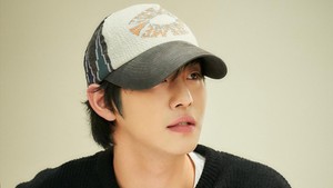 Ahn Hyo Seop akan memerankan Kim Dok Ja di dunia nyata. Ketika tanpa sengaja masuk ke dalam web novel yang sedang dia baca, dia berubah jadi sosok Yoo Joong Hyuk. (Foto: CHO WONJIN/REALIES Pictures)