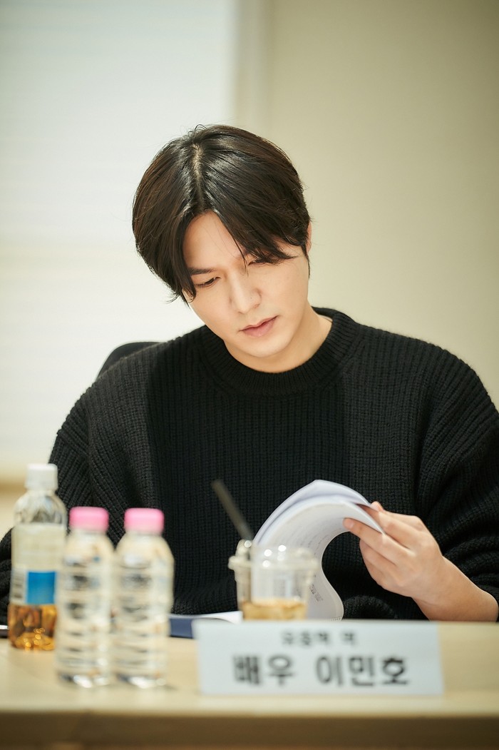 Lee Min Ho saat pembacaan naskah pertama film Omniscient Reader’s Viewpoint.