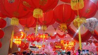 Ornamen lampion juga paling dicari warga jelang Imlek. Sejak pekan kemarin pernak-pernik mulai dicari warga jelang Imlek.