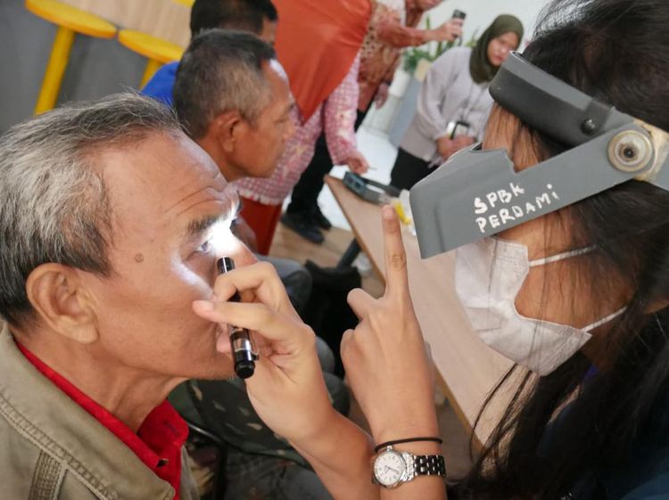 Pemeriksaan dan Operasi Katarak Dukung Kesehatan Berkelanjutan