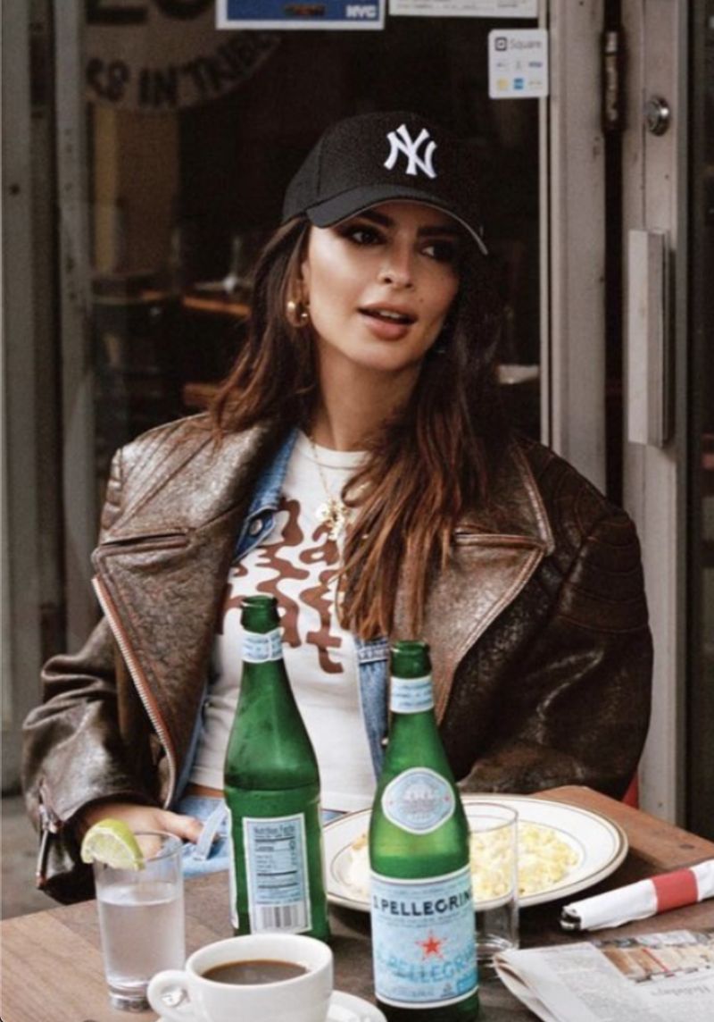 Diet Emily Ratajkowski, Model yang Suka Kopi dan Croissant