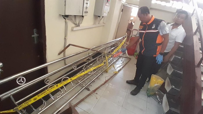 Polisi olah TKP kerusakan fasilitas di Kantor Gubernur Jambi