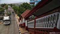 JPO ini terletak di Jalan Cilincing Bakti IV, Cilincing, Jakarta Utara, berhadapan dengan sekolah SMPN 244. Dengan hadirnya JPO ini melancarkan mobilitas warga terutama pelajar sekolah. 