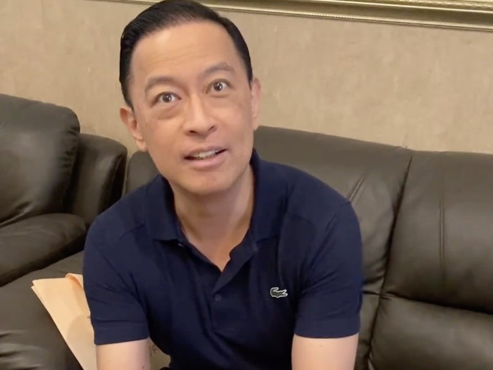 Potret Tom Lembong Saat ke Pasar hingga Makan Nasi Bungkus