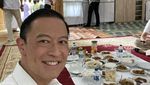 Potret Tom Lembong Saat ke Pasar hingga Makan Nasi Bungkus