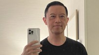 Thomas Trikasih Lembong alias Tom Lembong jadi sorotan usai disebut Gibran Rakabuming Raka memberikan contekan jawaban untuk Muhaimin Iskandar saat debat. Foto: Instagram dan Twitter Tom Lembong