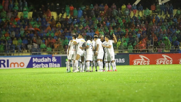 PSIM Jogja saat menghadapi Semen Padang di Stadion H. Agus Salim, Sabtu (6/1/2024).