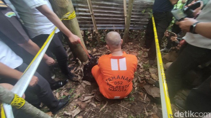 Rekonstruksi kasus tukang pijat bunuh dan mutilasi pria Surabaya