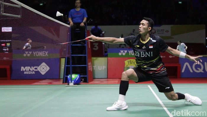 Wakil China Lu Guangzu menyingkirkan Jonatan Christie di babak pertama Indonesia Masters 2024. Jojo kalah usai duel sengit 3 set.