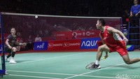 Guangzu beberapa kali mengungguli Jonatan di gim terakhir. Poin sempat sama kuat yaitu 11-11.  