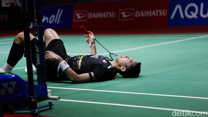 Wakil China Lu Guangzu menyingkirkan Jonatan Christie di babak pertama Indonesia Masters 2024. Jojo kalah usai duel sengit 3 set.