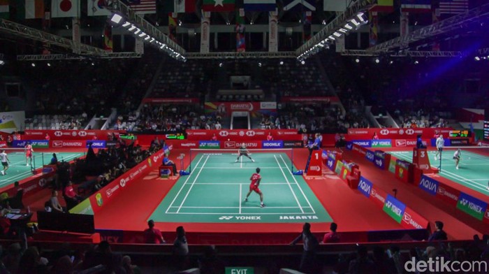 Sengit! Lu Guangzu Singkirkan Jonatan Christie di Indonesia Masters 2024 Wakil China Lu Guangzu menyingkirkan Jonatan Christie di babak pertama Indonesia Masters 2024. Jojo kalah usai duel sengit 3 set.