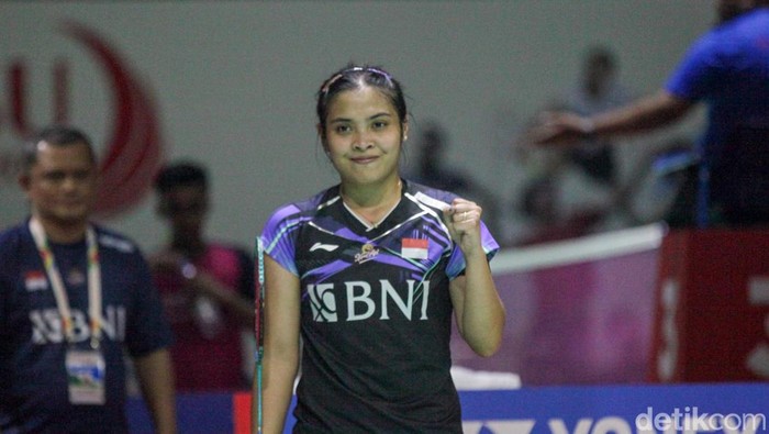 Gregoria Mariska Tunjung mengawali kiprahnya di Indonesia Masters 2024 dengan baik. Gregoria mengalahkan wakil Jerman Yvonne Li dua gim langsung untuk lolos ke 16 besar.