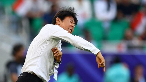 Soccer Football - AFC Asian Cup - Group D - Japan v Indonesia - Al Thumama Stadium, Doha, Qatar - January 24, 2024 Indonesia coach Tae-Yong Shin reacts REUTERS/Molly Darlington