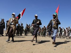 Militer AS Hancurkan Rudal Balistik yang Diluncurkan Houthi