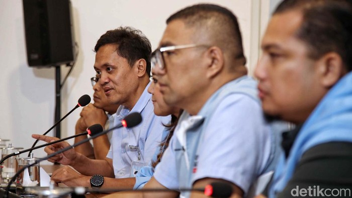 Wakil Ketua TKN Habiburokhman, Wakil Ketua TKN Meutya Hafid, dan Wakil Komandan TKN Alpha Fritz Edward Siregar menggelar konferensi pers di Media Center Prabowo Gibran, Jakarta, Rabu (24/1/2024). Mereka memberikan penjelasan terkait penyataan Jokowi soal presiden boleh memihak dan kampanye.