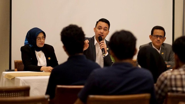 Universitas Padjadjaran (Unpad) resmi meluncurkan Unpad EdEx platform pembelajaran berbasis online yang didesain untuk para profesional. Menyerap 100 ribu tenaga kerja profesional.
