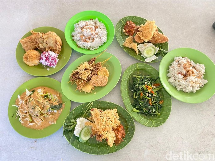 Warung Kang Mus : Kriuk Gurih Ayam Keramas dan Sambal Dadak ala Epy Kusnandar