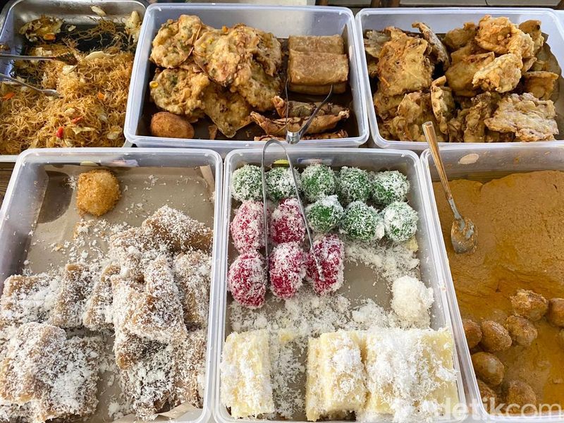 Warung Kang Mus : Kriuk Gurih Ayam Keramas dan Sambal Dadak ala Epy Kusnandar