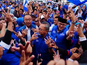 Disambut Kader di Manado, Zulhas Optimistis PAN & Prabowo-Gibran Menang