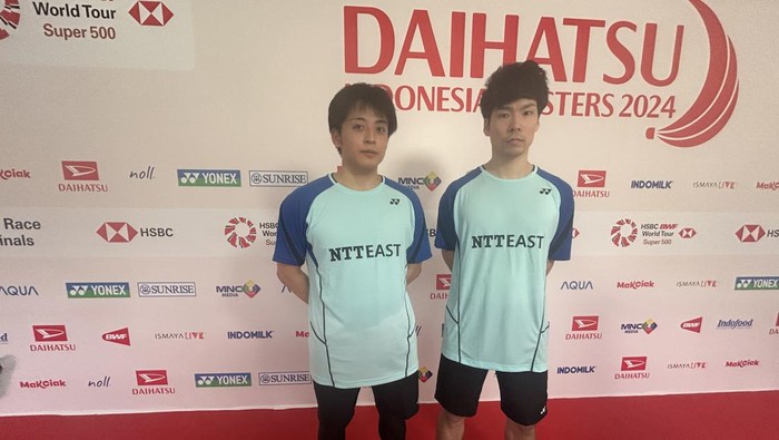 Ganda putra Jepang Akira Koga kini kerap mengenakan legging di setiap pertandingan yang dia ikuti. Terbaru di Indonesia Masters 2024.