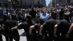 Aksi Massa Menentang Reformasi Ekonomi Presiden Baru Argentina