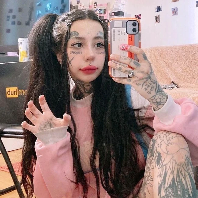 Influencer Anastasia Grishman tewas di apartemen St Petersburg, Rusia, dalam usia 26 tahun. Dia menjadi korban pembunuhan oleh kekasihnya yang cemburuan. Anastasia tewas secara tragis pada Juli 2022 setelah kekasihnya Dmitry Khamlovsky menusuknya 22 kali. Foto: dok. Pinterest