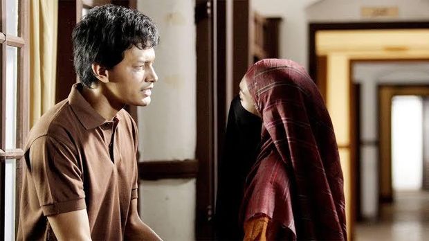 Cuplikan adegan dalam film Ayat-Ayat Cinta (2008).