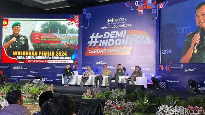 Pangdam IV/Diponegoro, Mayjen Tandyo Budi Revita saat jadi pembicara dalam acara #DemiIndonesia Cerdas Memilih edisi Jogja di Karaton Ballrom Royal Ambarrukmo Jogja, Kamis (25/1/2024).